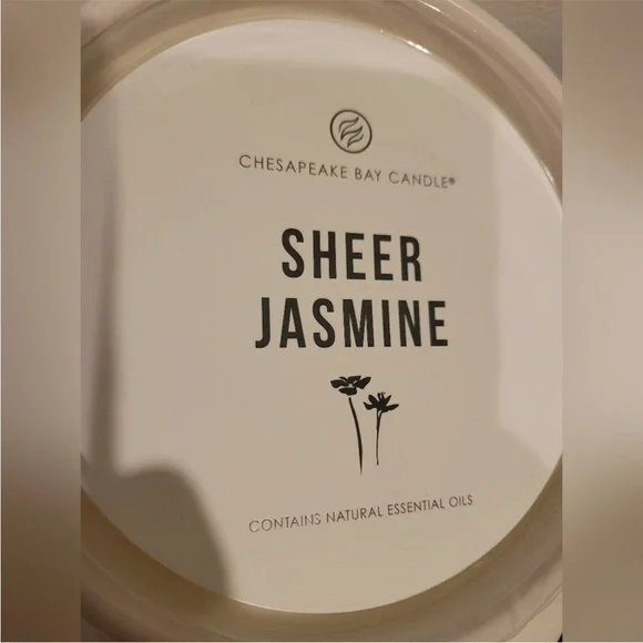 NWOT Chesapeake Bay Candle Sheer Jasmine 3-Wick Ceramic Candle - Picture 2 of 4